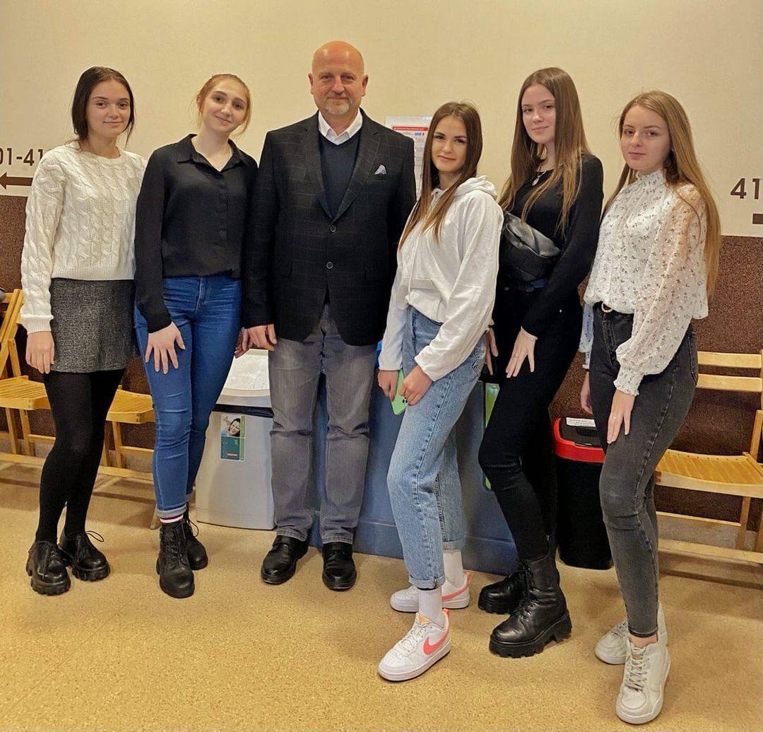 Студентки разом із викладачем предмету Organizacja pracy z elementami tutoringu